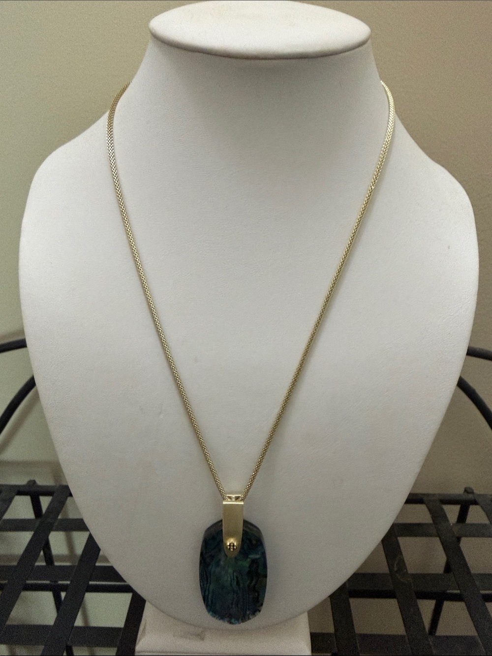 NWOT Kendra Scott Abalone Necklace Gold Tone‎ Adjustable Chain with dust bag